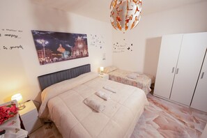 2 bedrooms, iron/ironing board, Internet, bed sheets - Cozy house Catania (Catania)
