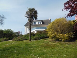 Exterior - Vintage house in town center with view of Morgat (Crozon)