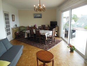 Living area - Vintage house in town center with view of Morgat (Crozon)