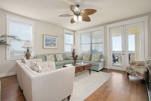 Smart TV - Sapphire Beach- Located in Pointe West- Beach Front- 3BD/3BA. Sleeps 9 (Galveston)