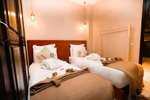 Deluxe Twin Room | In-room safe, blackout drapes, soundproofing, iron/ironing board - Riad EL Mouloudi (Marrakesh)