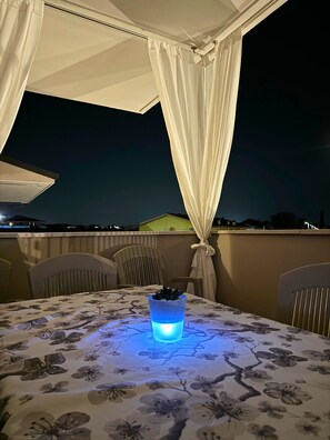 Outdoor dining - SG Family - Pastello Garda Apartment C4 - Pool & Center (Peschiera del Garda)