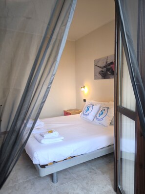 2 bedrooms, in-room safe, desk, iron/ironing board - SG Family - Pastello Garda Apartment C4 - Pool & Center (Peschiera del Garda)