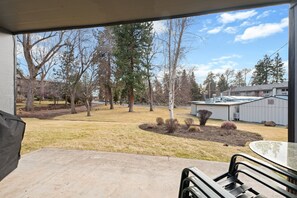 Condo, 1 Bedroom | Outdoor dining - 1565 Nw Wall St 128/129 1 Bedroom Condo (Bend)