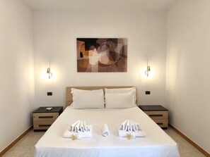 Schreibtisch, Bügeleisen/Bügelbrett, kostenloses WLAN, Bettwäsche