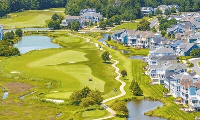 Bayside Resort: Great Location Walk to The Pool:  Beautiful 3 Bedroom 2.5 Baths