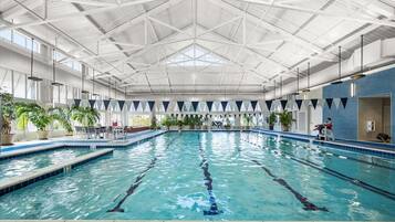 Alberca techada y alberca climatizada