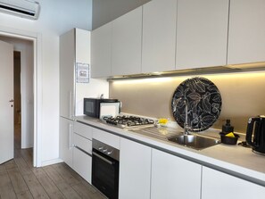 Kühlschrank, Mikrowelle, Geschirrspüler