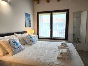 3 bedrooms, iron/ironing board, free WiFi, bed sheets - SG Family - Abbey Home (Sandrà)