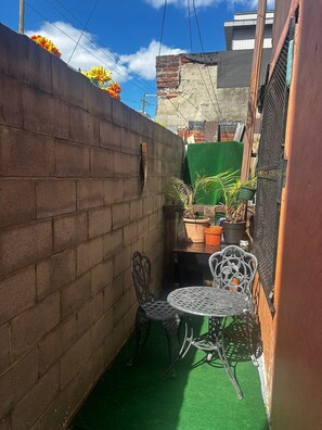 Outdoor dining -  Garden Apartment (Philadelphia)