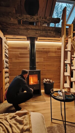 Interior - Luonto, cozy log cabin with Auroraskylight (Inari)
