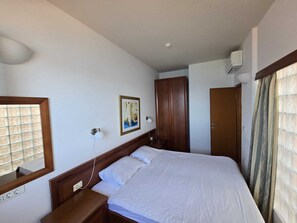1 bedroom, WiFi, bed sheets - Adria Vista Apartment - Apartment on the island of Lošinj with pool and sea view (Veli Lošinj)