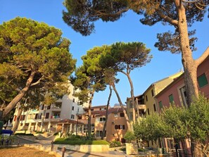 Exterior - Adria Vista Apartment - Apartment on the island of Lošinj with pool and sea view (Veli Lošinj)