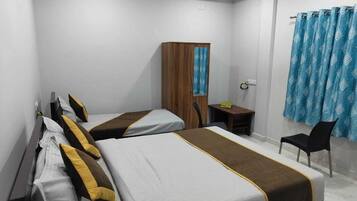 Deluxe Double Room | Laptop workspace, free WiFi