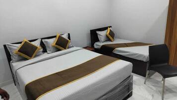 Deluxe Double Room | Laptop workspace, free WiFi