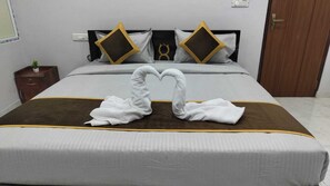 Laptop workspace, free WiFi - Bluefin Rooms (Bengaluru)