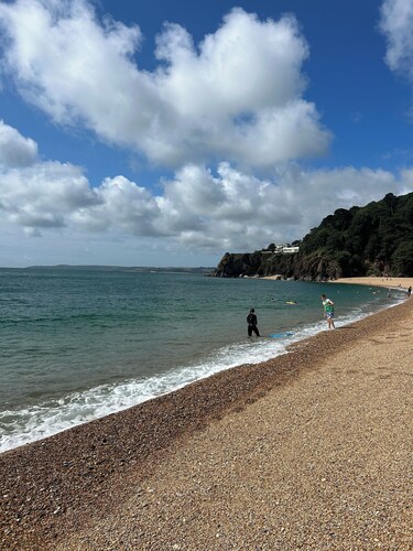 Sea View Cottage, Walk to Beach & Pub, Parking