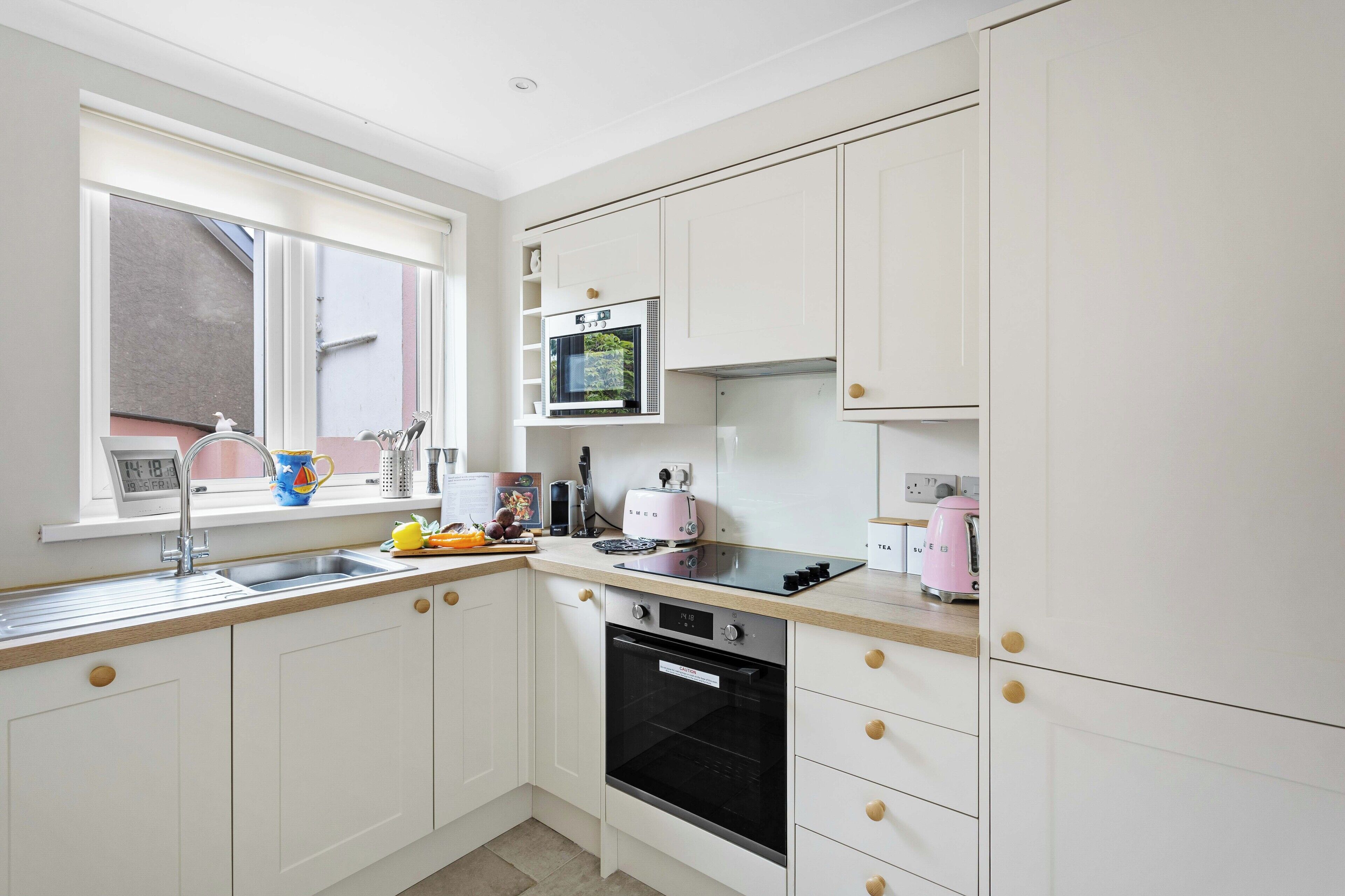 Microondas, horno, lavavajillas