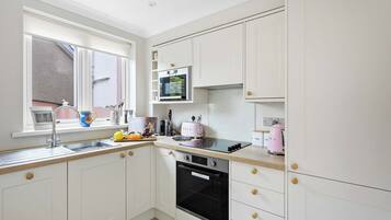 Microondas, horno, lavavajillas