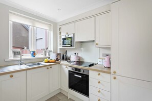 Microondas, horno, lavavajillas