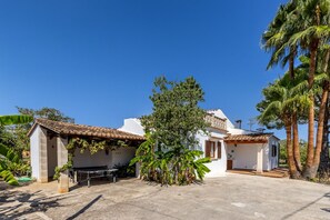Exterior - Cal Roma, quiet villa with swimming pool and mountain views (IB)
