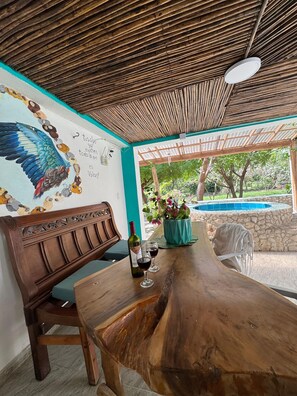 Outdoor dining - Private cabin with Jacuzzi, just one minute from the beach. (Bolívar)