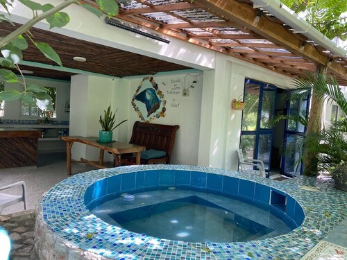 Private cabin with Jacuzzi, just one minute from the beach.