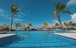 Outdoor pool - Apartment in quiet resort with 2 pools and beach, 3 minutes from Jan Thiel Beach (Willemstad)