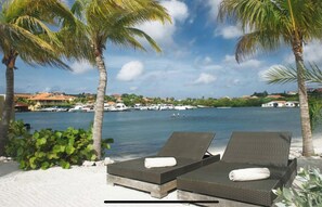 Property grounds - Apartment in quiet resort with 2 pools and beach, 3 minutes from Jan Thiel Beach (Willemstad)
