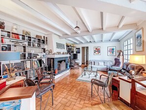 TV, fireplace - Villa Océan et Forêt by Interhome (Jard Sur Mer)