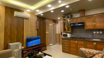 Junior Double or Twin Room, City View | Living area