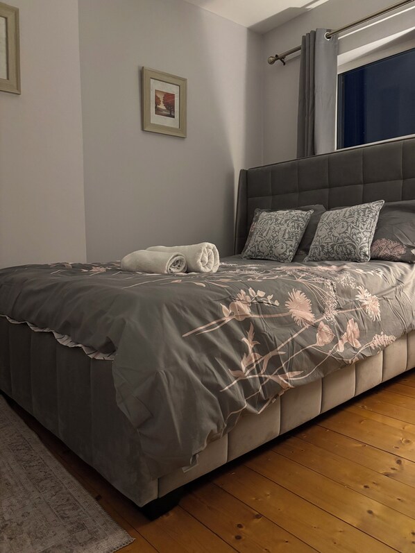 3 bedrooms, iron/ironing board, free WiFi, bed sheets