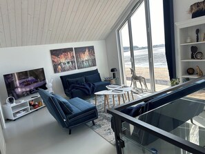Living area - VILLA JEAN MICHELE, FULLY RENOVATED IN 2024. SEAFRONT DIRECT BEACH (Fouras)