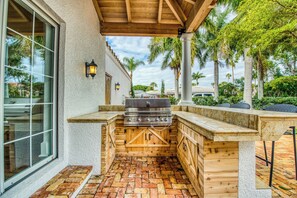 Terrace/patio - Elegant 3BR House with Private Pool, Courtyard Oasis and Near St. Armands! (Sarasota)