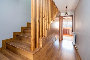 Interior - Close to Sierra Nevada and Alhambra, perfect location between nature and city. (Cenes de la Vega)