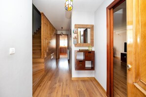 Interior - Close to Sierra Nevada and Alhambra, perfect location between nature and city. (Cenes de la Vega)