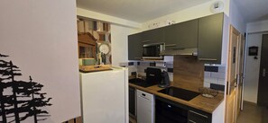 Private kitchen - Les reflets du lac Génos-Loudenvielle relaxation and nature with lake view (Génos)