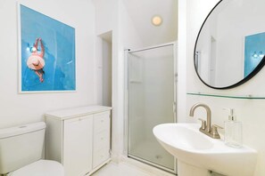 Hair dryer - This house is a 5 bedroom(s), 3.5 bathrooms, located in North Charleston, SC. (North Charleston)