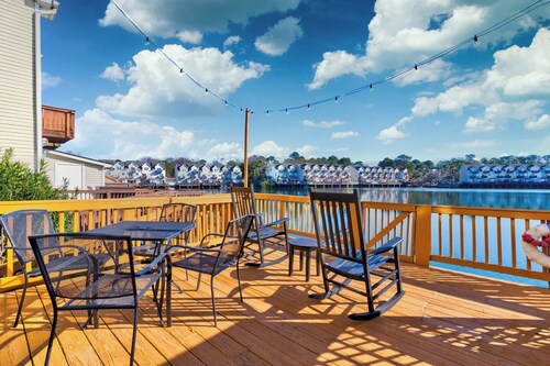 This house is a 5 bedroom(s), 3.5 bathrooms, located in North Charleston, SC.