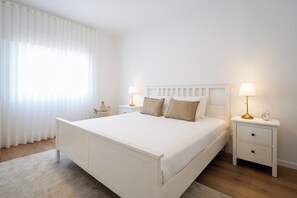 Iron/ironing board, travel cot, free WiFi, bed sheets - Bright & Spacious Villa by Beach (Ribeira Grande)