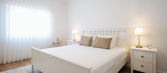 Bright & Spacious Villa by Beach