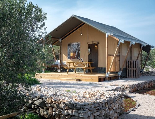 Island Glamping for 4 With Jacuzzi