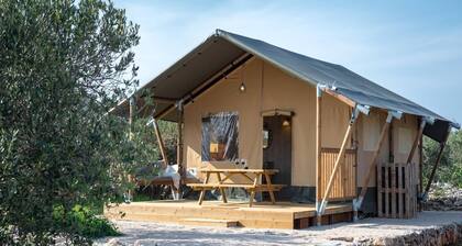 Island Glamping for 4 With Jacuzzi