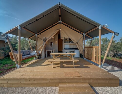 Island Glamping for 4 With Jacuzzi