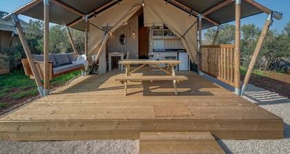 Island Glamping for 4 With Jacuzzi