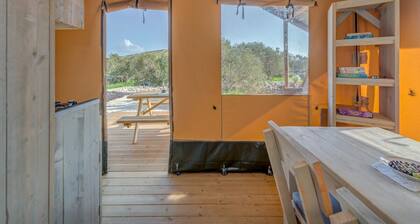 Island Glamping for 4 With Jacuzzi