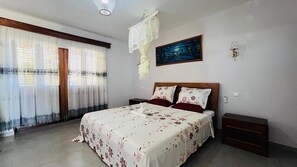 Chambre Double, balcon, vue mer | Coffres-forts dans les chambres, Wi-Fi gratuit