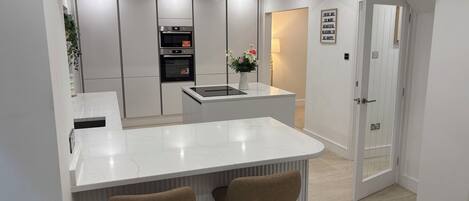 Mikrowelle, Ofen, Geschirrspüler