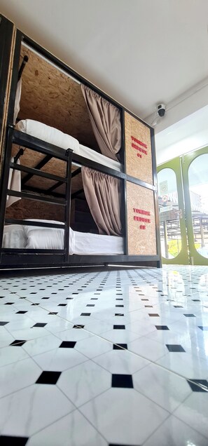 Standard Shared Dormitory, Mountain View | WiFi (free), bed sheets