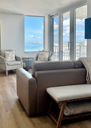 Living area - Serenity, Sunshine and the Sea! (Fort Myers Beach)